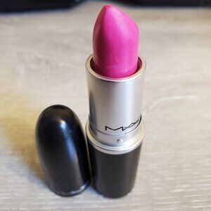 MAC Candy Yum Yum Lipstick/classic Barbie pink/Hot Pink / Bright Pink